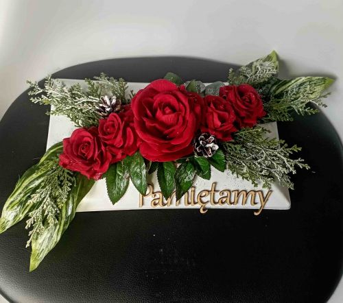 Wiązanka stroik na cmentarz sztuczne kwiaty róże 02